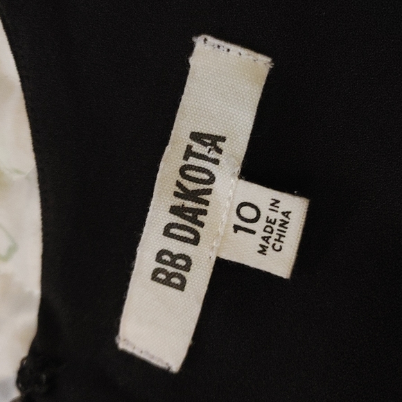 BB DAKOTA BLACK SHEATH DRESS SZ 10 - Picture 5 of 8